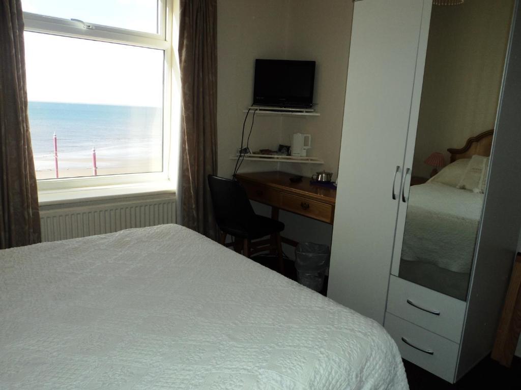 Langwood Hotel Blackpool Room photo